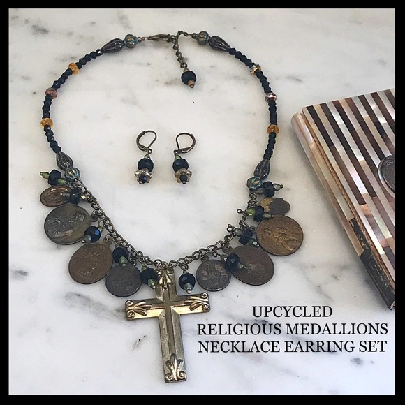 Jewelry - Vintage Religious Medallion & Cross‎ Charm Necklace